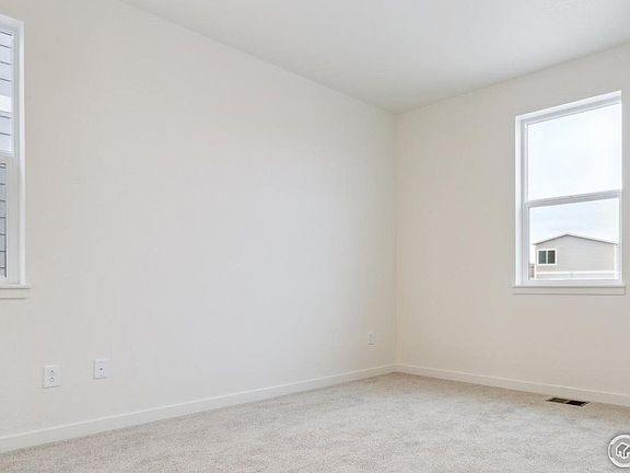 5th image of 827 Ledge St