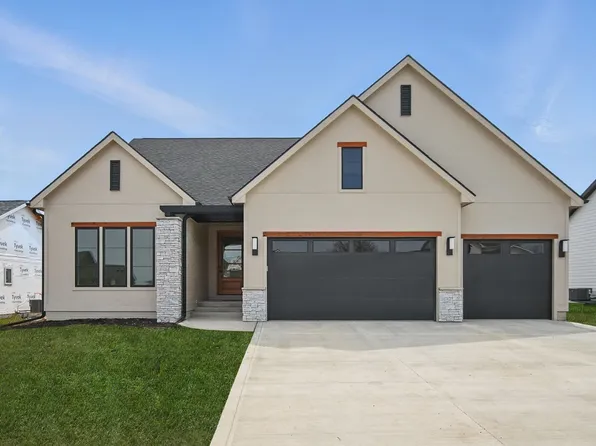 2334 Green Leaf Cir, Norwalk, IA 50211