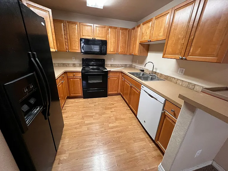 322 N Promenade Loop #B109 — Photo 3