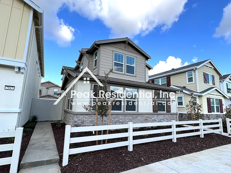 7949 Arcadia Dr — Photo 3