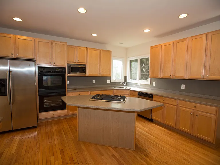 2339 Sandburg St — Photo 10