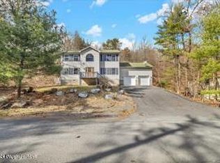 2394 Woodcrest Dr, East Stroudsburg, PA 18302