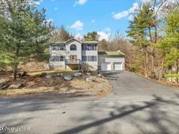 2394 Woodcrest Dr, East Stroudsburg, PA 18302