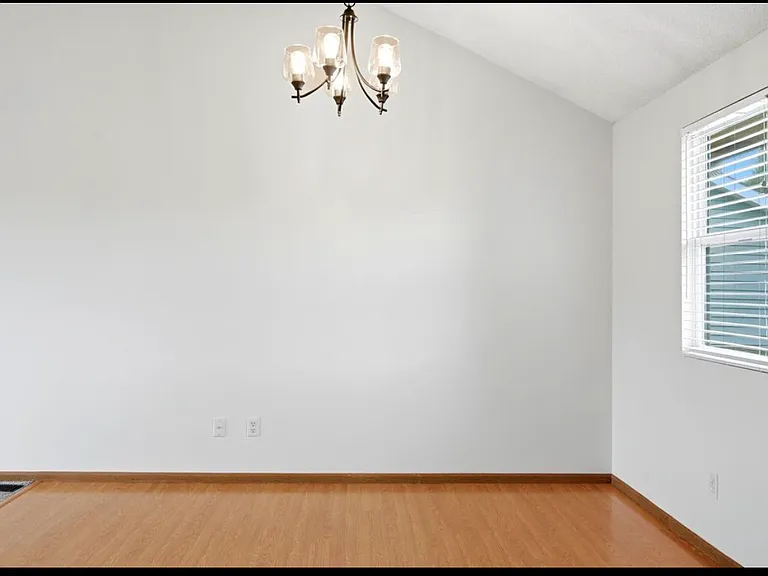 7304 SW 24th Ter — Photo 8