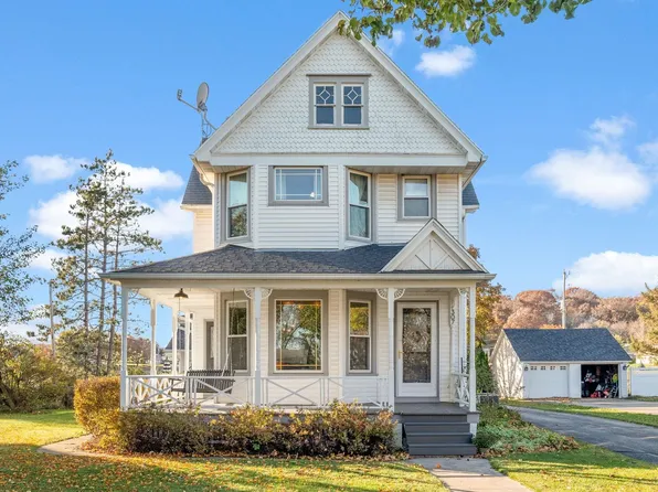 307 N Main St, Deerfield, WI 53531