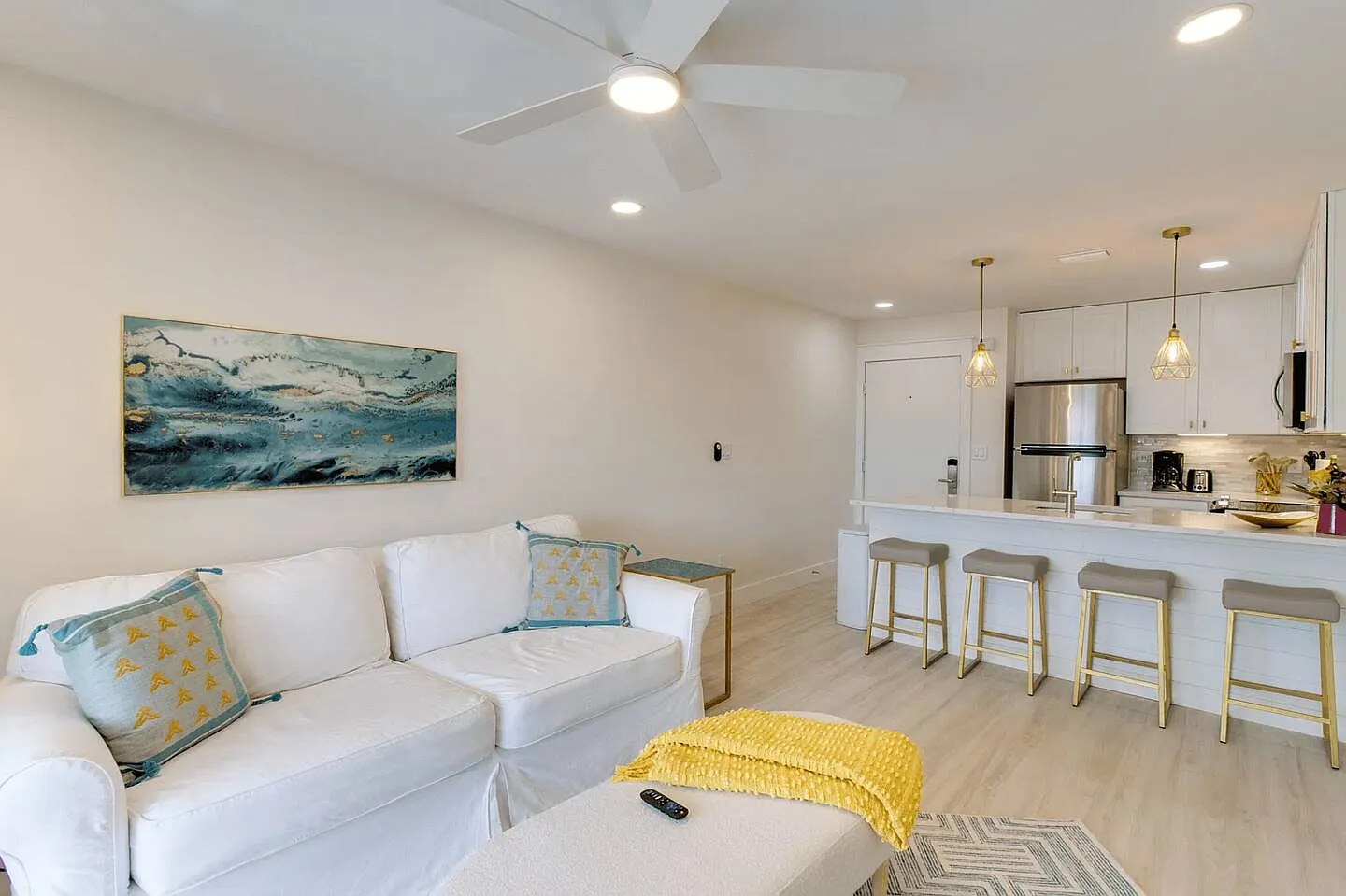 1 bed, 1.5 bath, 735 sqft, $2,600 — Photo 2