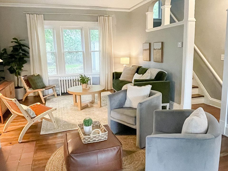 Gather around this cozy living room - there's plenty of space for everyone