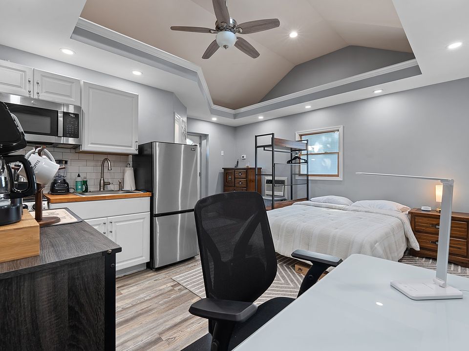 1st image of 787 Clocks Blvd #B