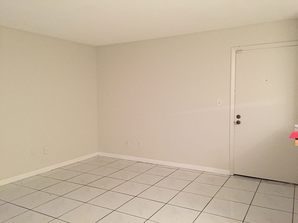 Entrance/Living room