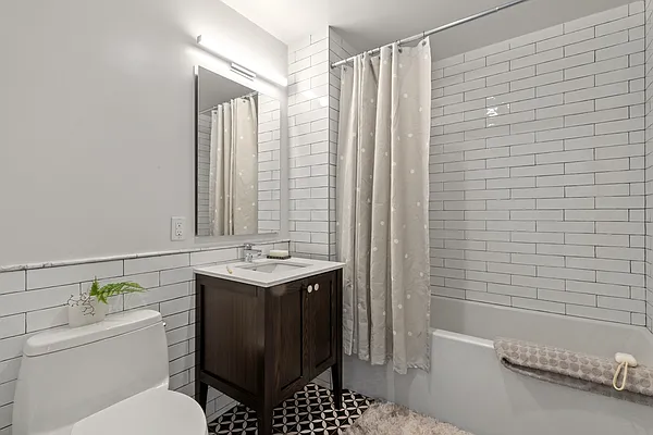 Rented by Greystar | media 25