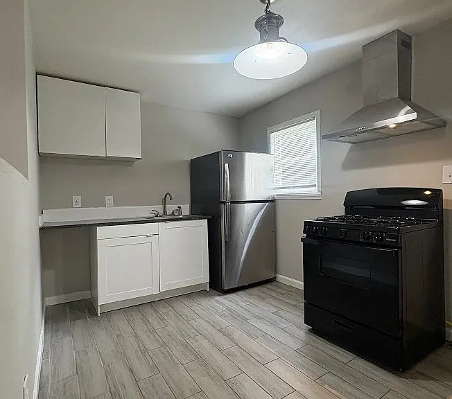1648 Mary George Ave NW — Photo 2