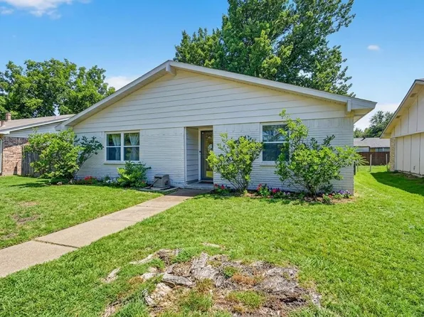 3125 Rainbow Dr, Grand Prairie, TX 75052