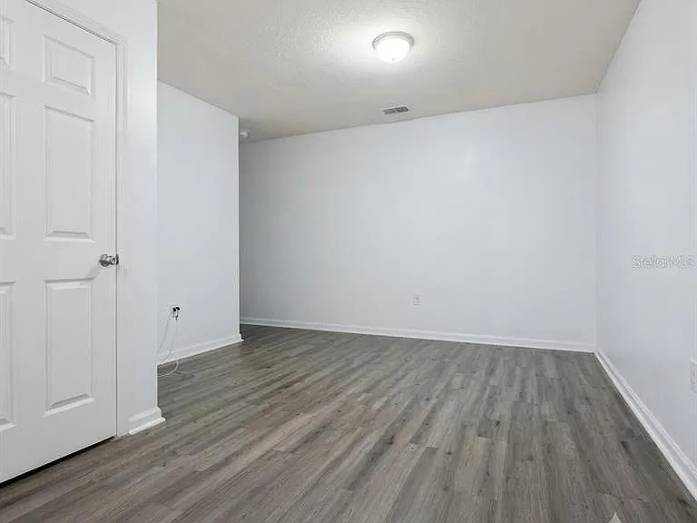 1561 Chelsea Dr — Photo 16