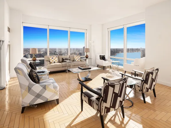 845 United Nations Plaza image 2 of 16