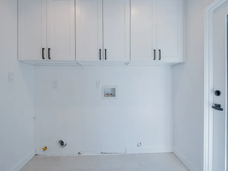 14418 Martha St — Photo 9