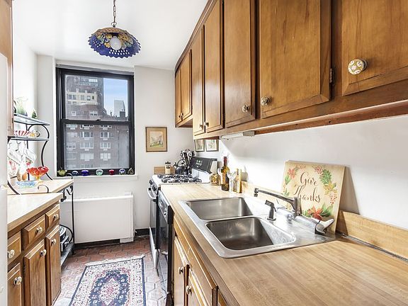 3rd image of 420 E 51st St APT 10B