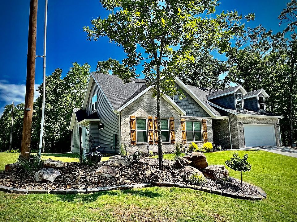 1st image of 95 Ingleborough Dr