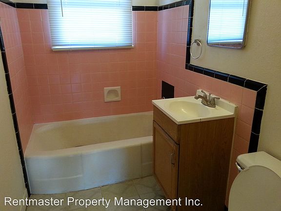 4th image of 532 Holbrook Dr