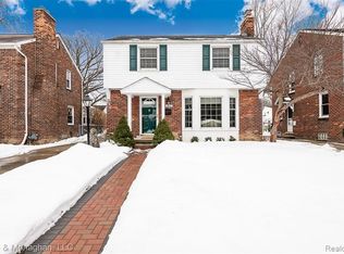 1827 Norwood Dr, Grosse Pointe Woods, MI 48236