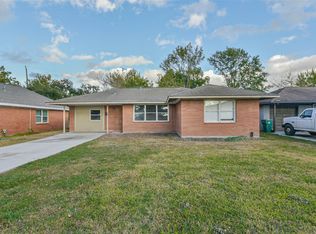 2115 Dewberry Ln, Pasadena, TX 77502