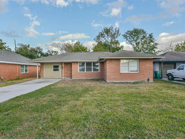 2115 Dewberry Ln, Pasadena, TX 77502