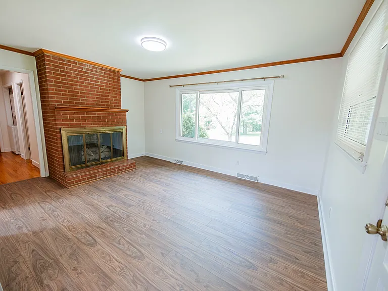 120 Brooks St — Photo 8