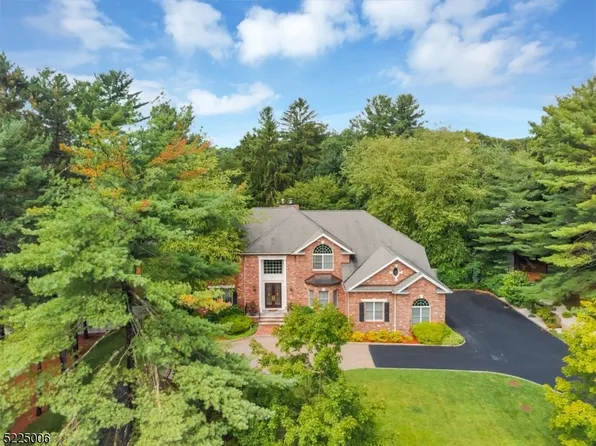 301 Feather Ln, Franklin Lakes Boro, NJ 07417