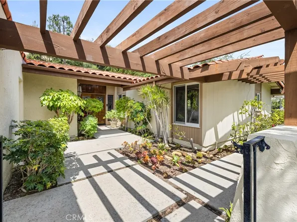 4011 Ellenita Ave, Tarzana, CA 91356