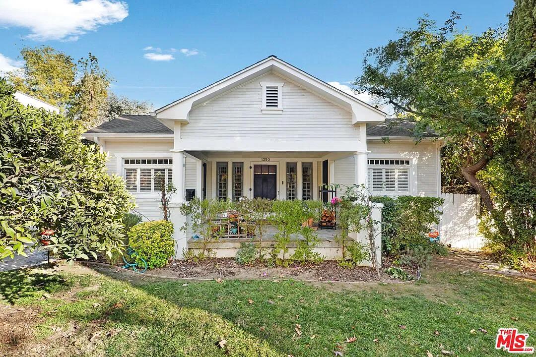 3 bed, 2.0 bath, 1688 sqft, $8,800 — Photo 3
