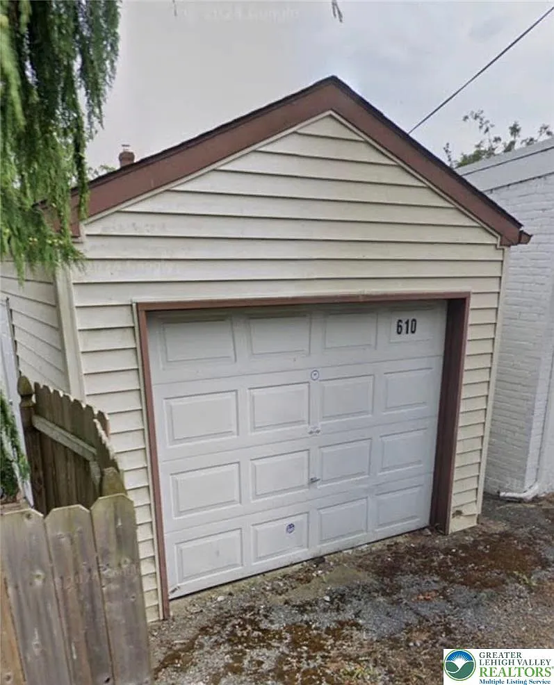 Studio, 240 sqft, $250 — Photo 1