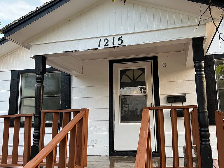 1215 E Whittaker St — Photo 5