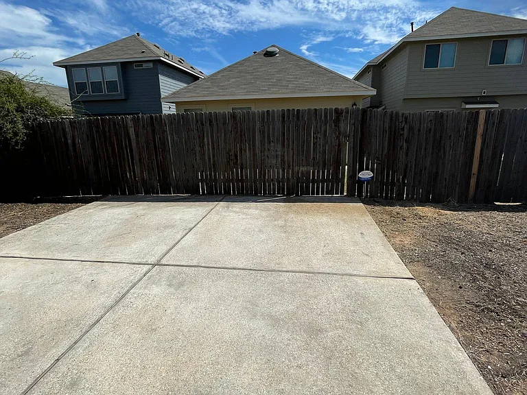 4610 Esper Ln — Photo 15