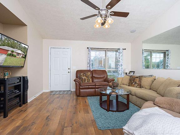 5th image of 279 SW Stanley Ct