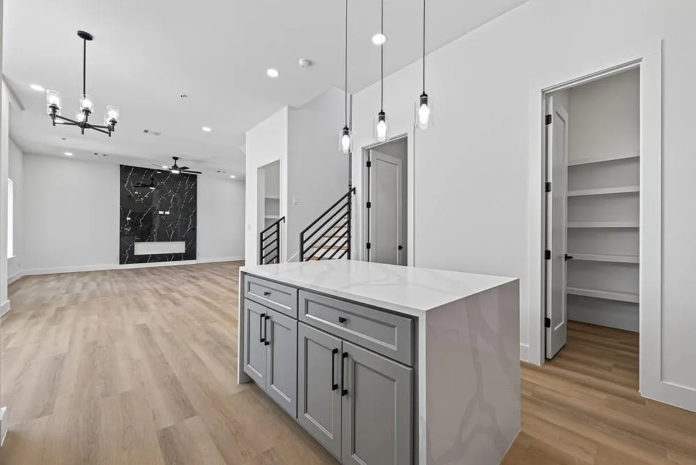 3 bed, 4.5 bath, 2582 sqft, $5,690 — Photo 1