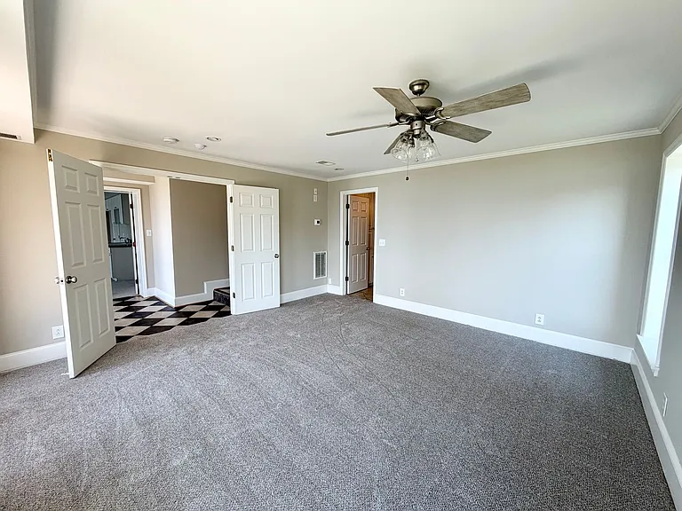 321 Cove View Ct — Photo 22