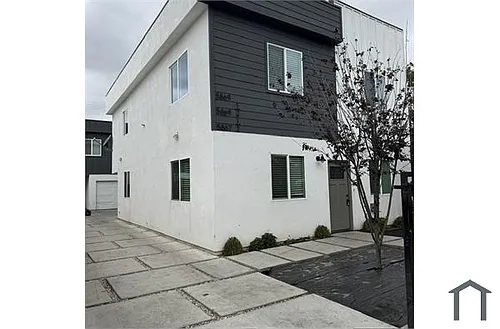 5867 Towne Ave Photo 1