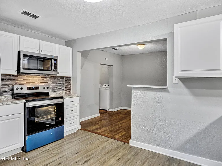 1722 W 30th St — Photo 20