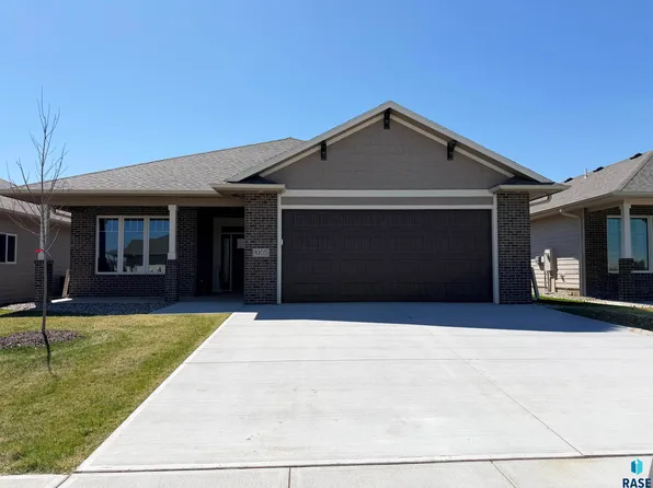 8105 W 24th St, Sioux Falls, SD 57106