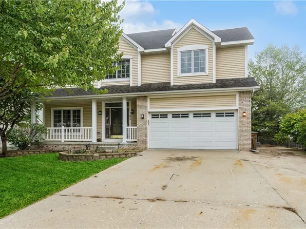 165 Burr Oak Blvd, Pleasant Hill, IA 50327