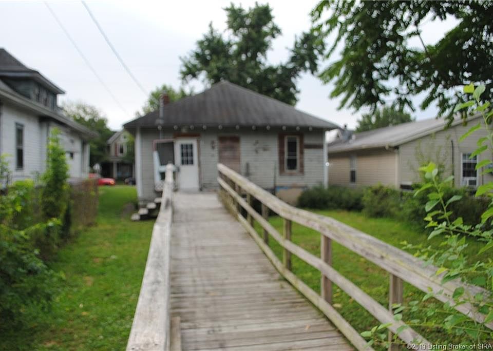 2nd image of 1909 E Spring St