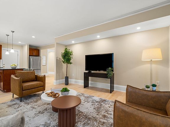 5th image of 22 Centre St Unit 3