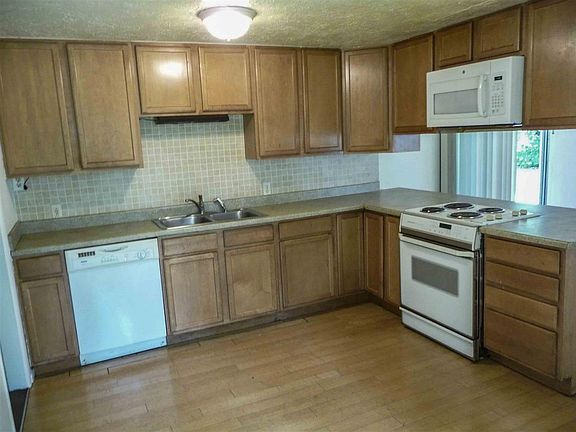 4th image of 3505 E Grace Ave