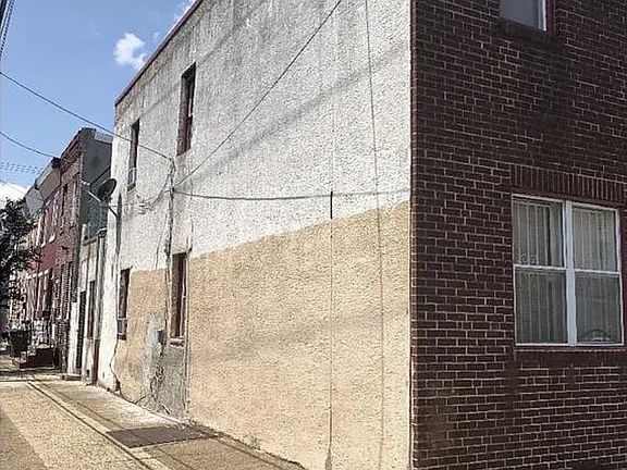 2nd image of 2070 E Somerset St
