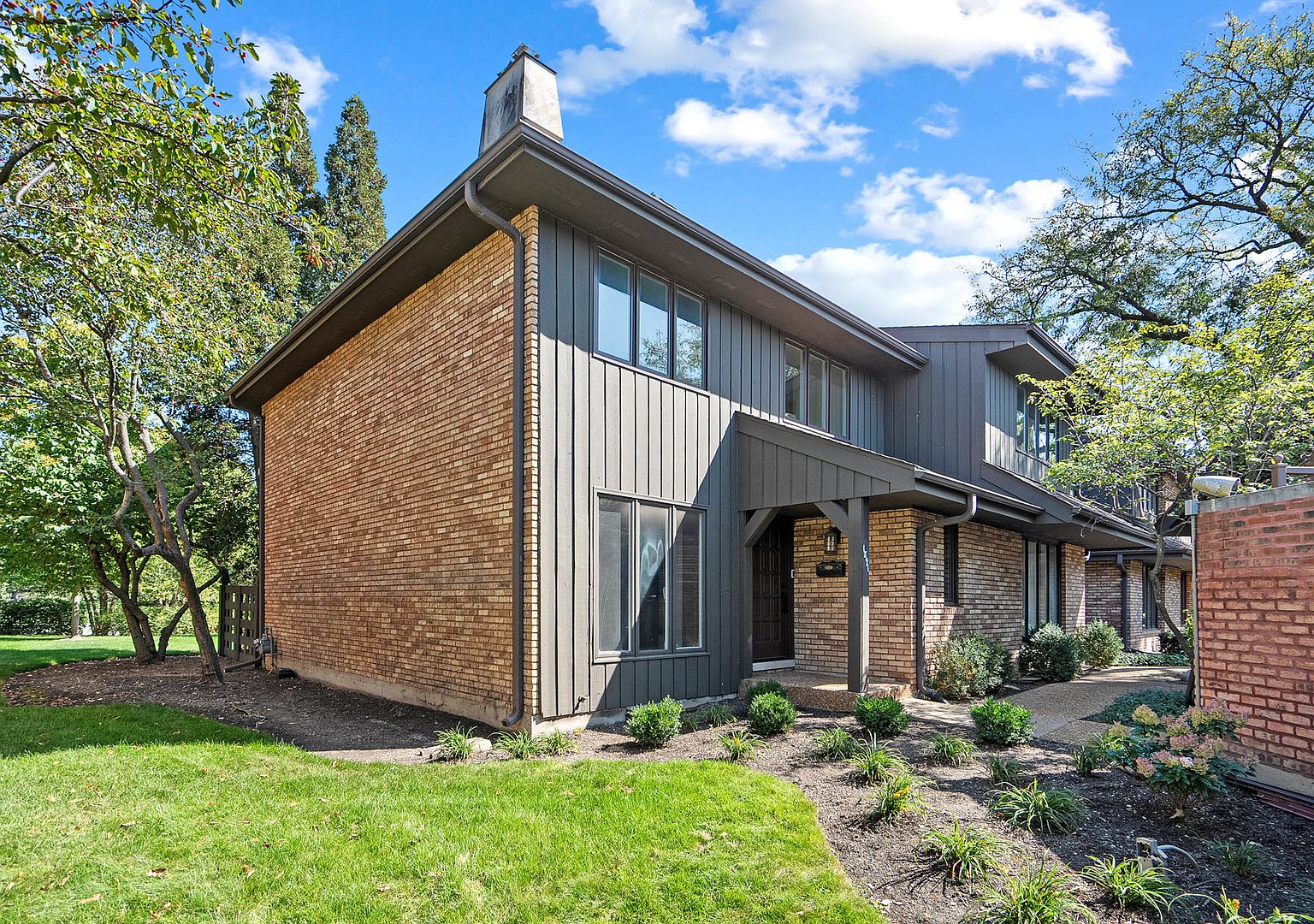 1891 Mission Hills Ln