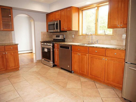 3rd image of 326 Whipple St