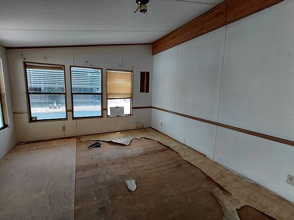 3rd image of 1625 Estate Dr