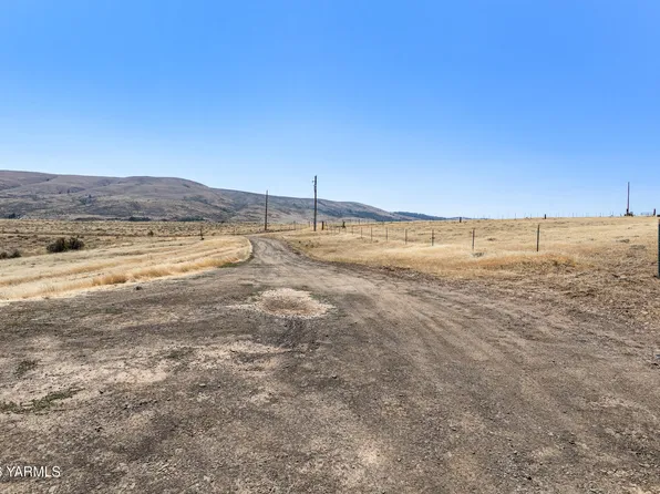 641 Canyon Crest Rd, Yakima, WA 98903