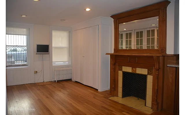 Rented by Douglas Elliman | media 8