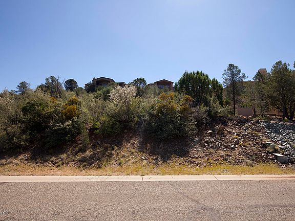 5th image of 337 Fox Hollow Cir