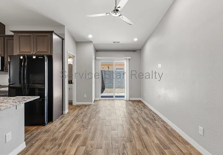 1558 W 5th St — Photo 8
